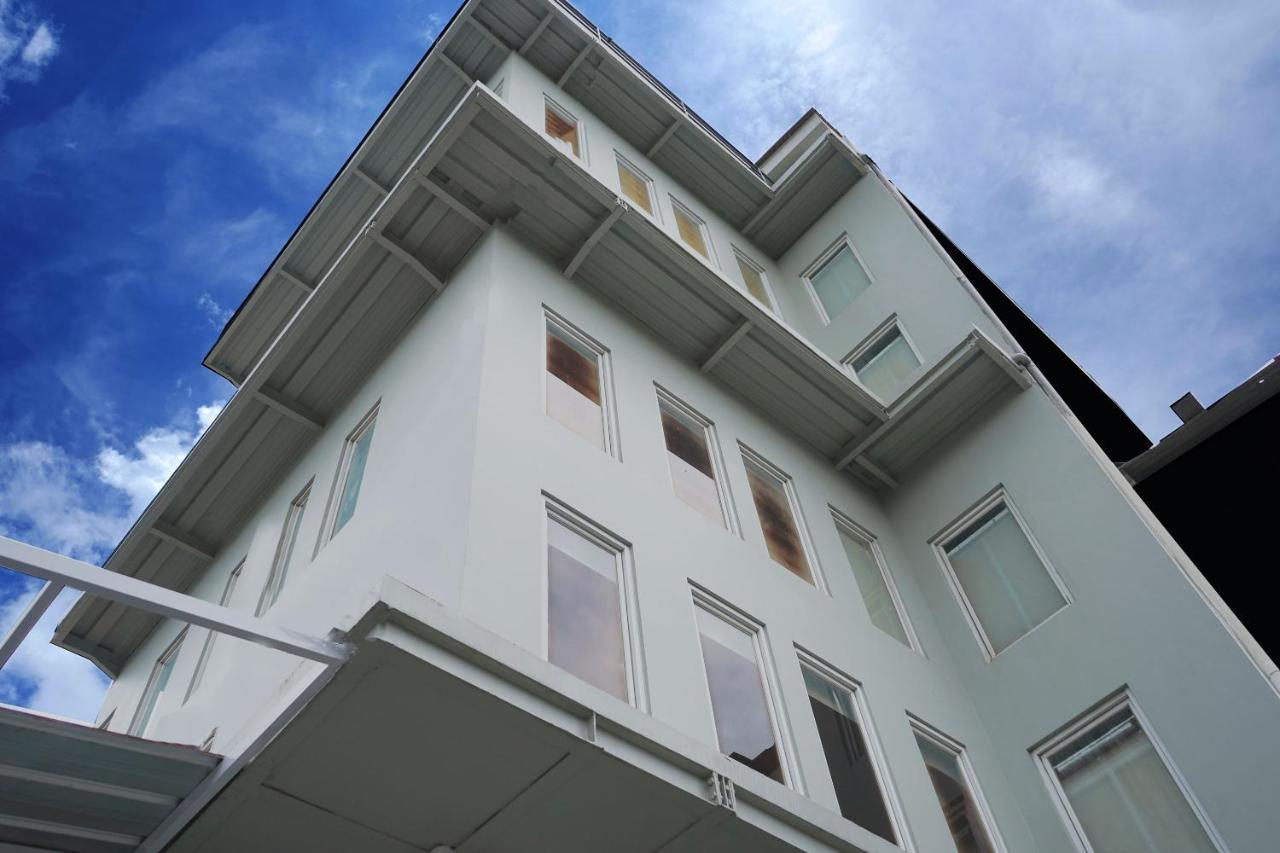 Urooms Senayan Jacarta Exterior foto