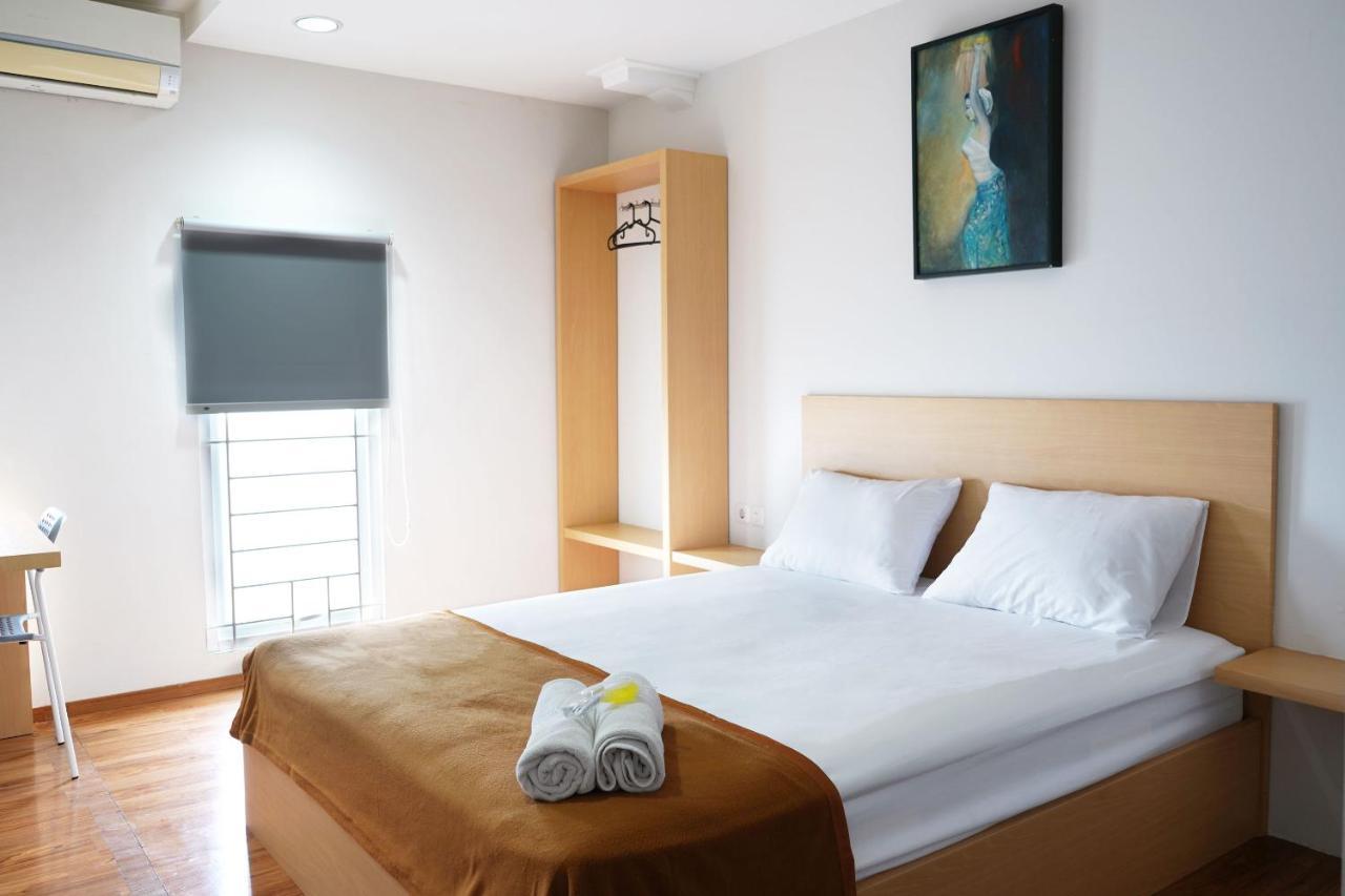Urooms Senayan Jacarta Exterior foto