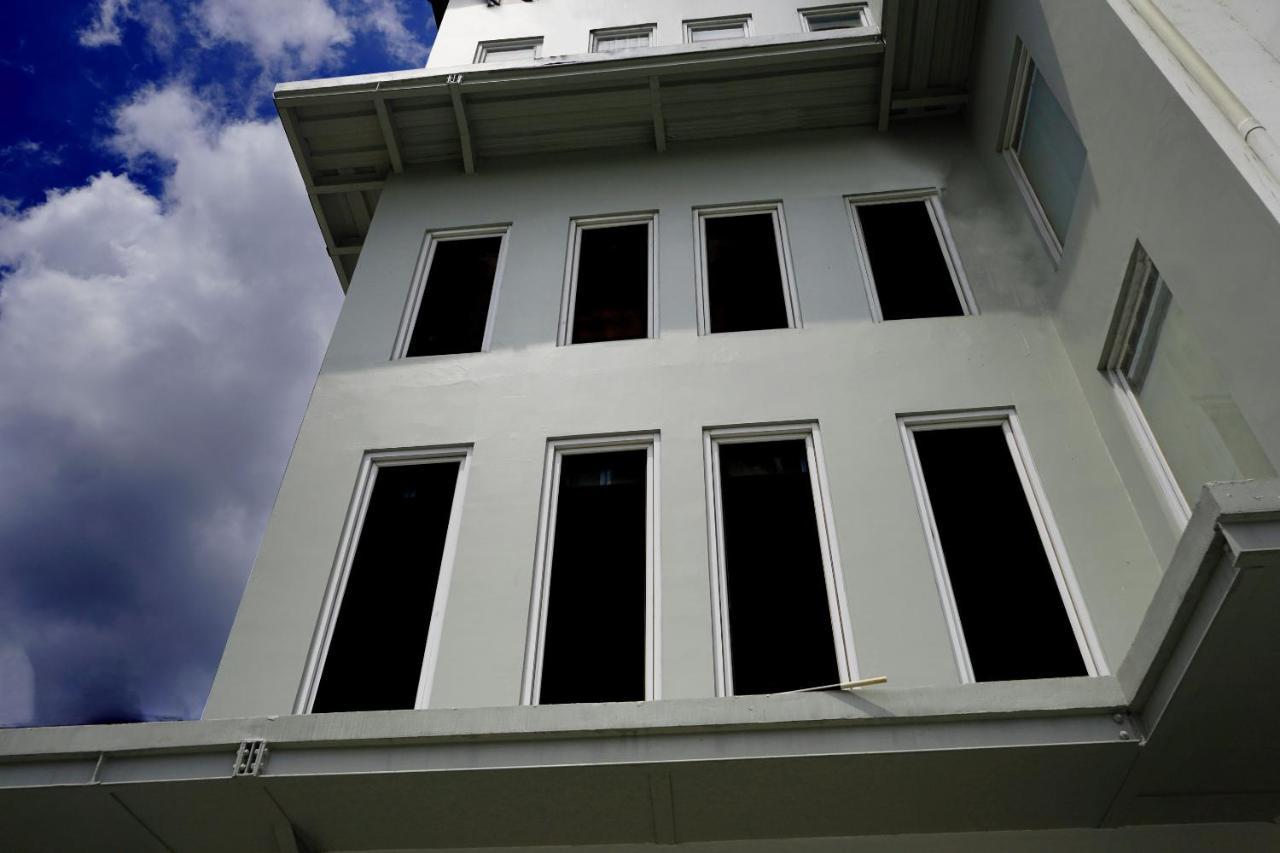 Urooms Senayan Jacarta Exterior foto